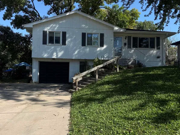 7535 S 89th St, La Vista, NE 68128