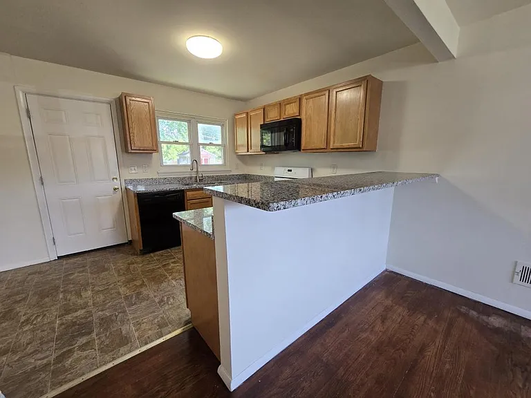 11 Glenwood Dr — Photo 12