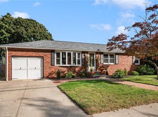 416 Budlong Rd, Cranston, RI 02920