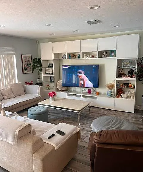 8249 NW 9th St #5 — Photo 3