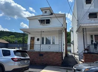 148 S 3rd St, Saint Clair, PA 17970