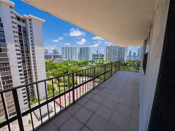 4th image of 18151 NE 31st Ct APT 1802