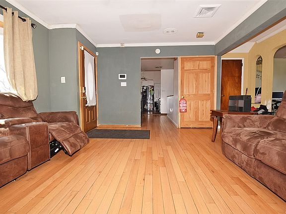 4th image of 1 Matthew Dr