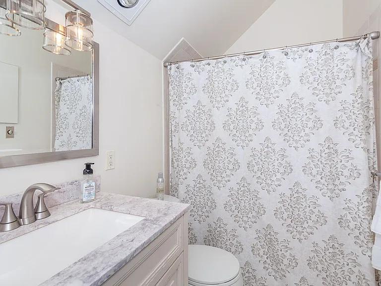 129 Governor Winthrop Rd — Photo 18