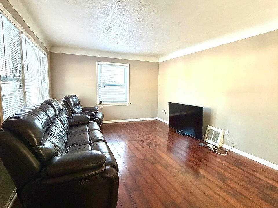 1st image of 23551 Geneva St