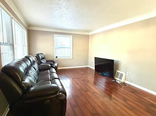 23551 Geneva St, Oak Park, MI 48237