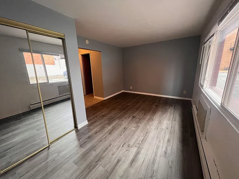1456 N Farwell Ave — Photo 37