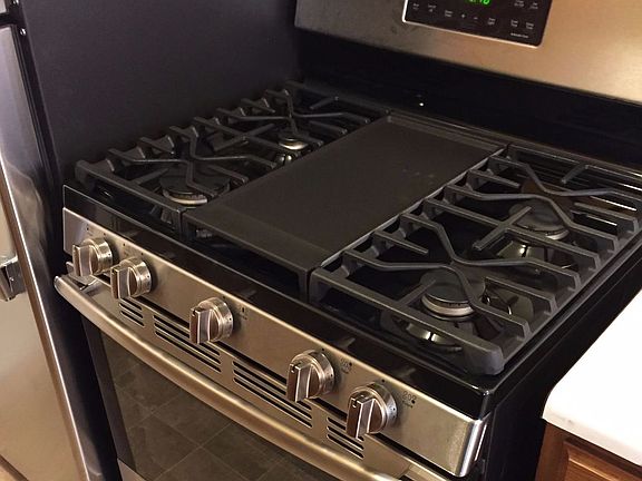 3rd image of 611 S Cloverdale Ave #106