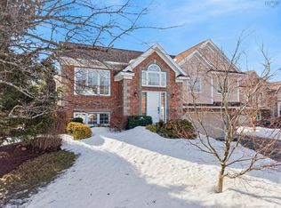 6 Caytyon Ct, Halifax, NS B2X 3T9