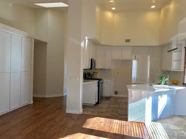 Dinning room to kitchen view