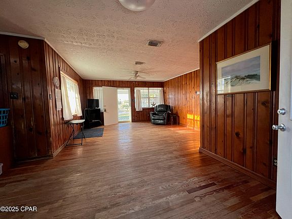 5th image of 217 Le Grand Dr