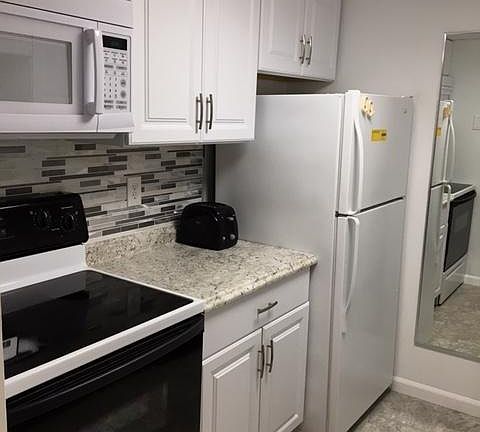 4th image of 1131 SE 4th St #2060