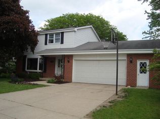 224 Ridgeview Dr, Burlington, WI 53105