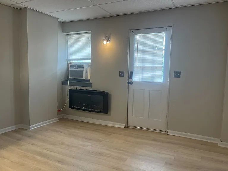 322 E Main St #9 — Photo 2