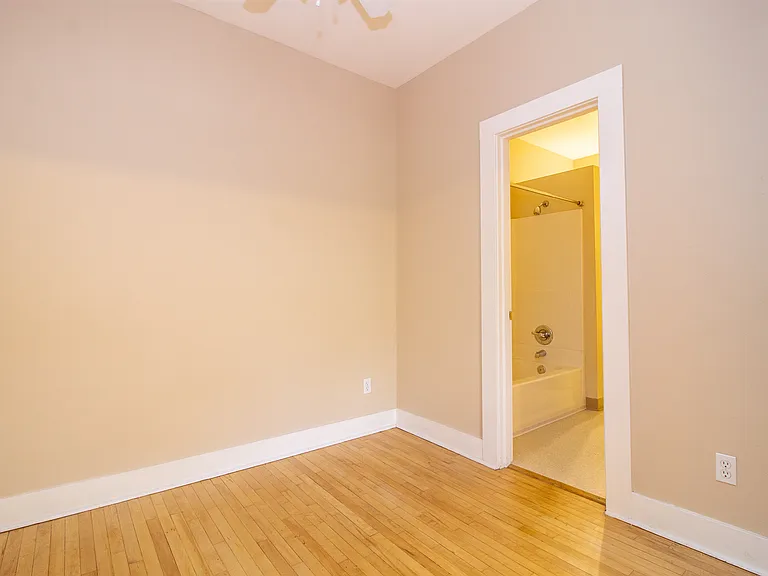 The Topanga Apartments — Photo 24