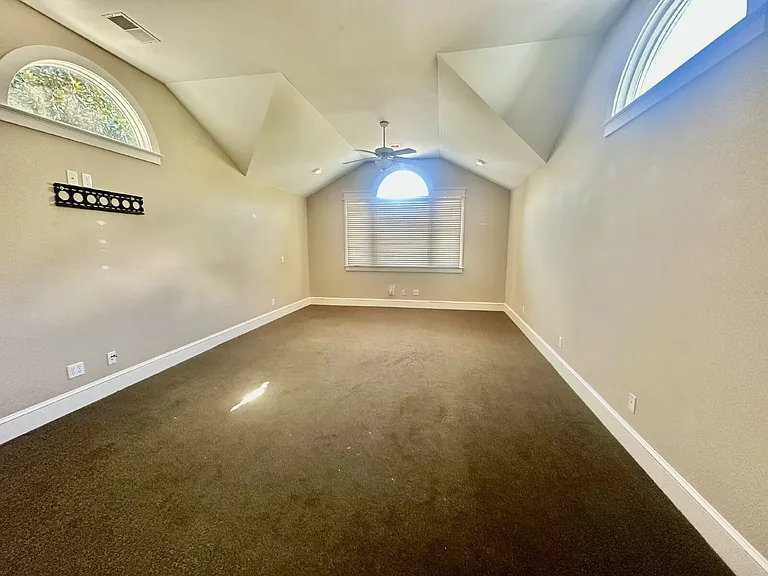 9 Royal Pointe Dr — Photo 27