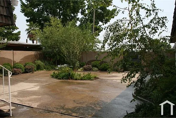 3373 E Fairmont Ave #102 — Photo 2