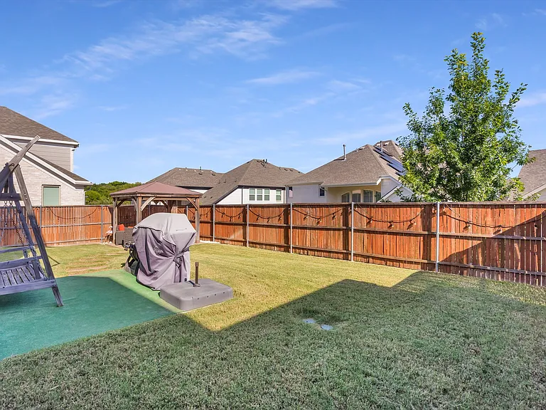 5520 Palisades Dr — Photo 38
