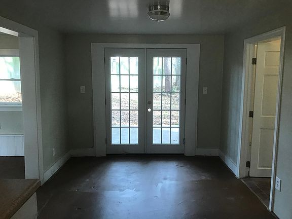 Door Doors leading to porch off Kitchen