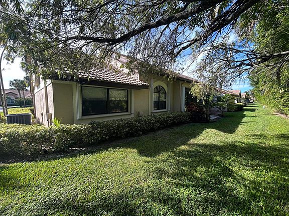 3rd image of 7207 Le Chalet Boulevard