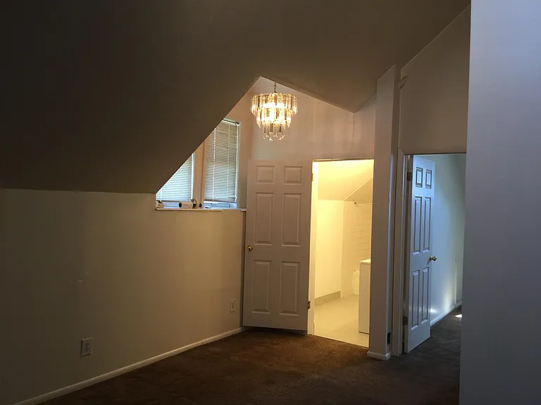58 W 300 N — Photo 17