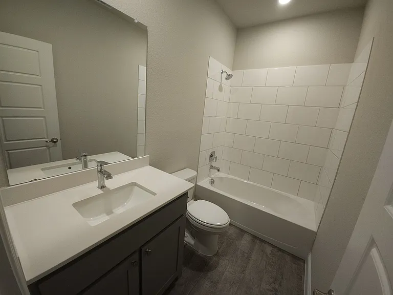 Common Bath Wide View