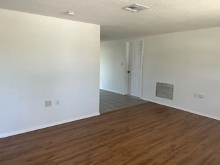 9820 Rainbow Ln — Photo 5