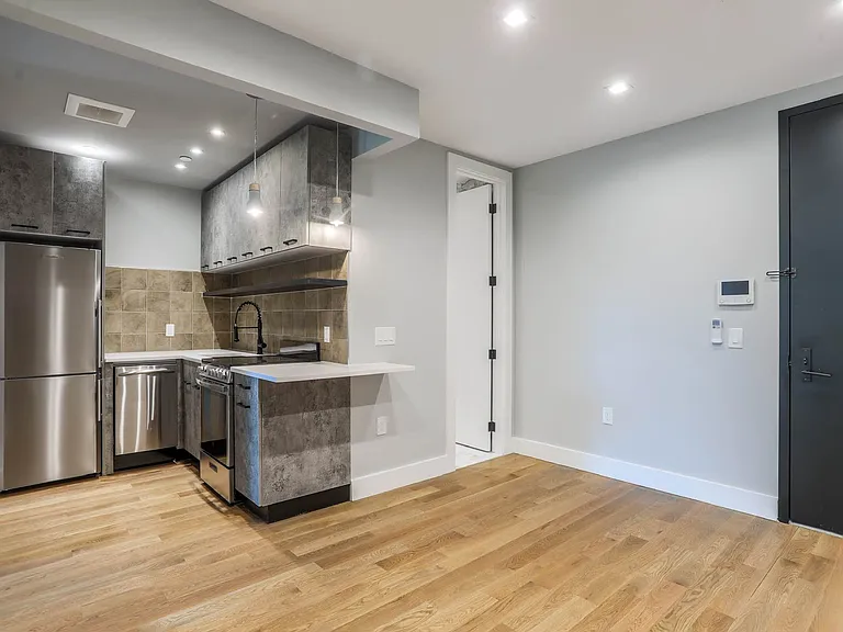 970 Gates Ave #2B — Photo 4