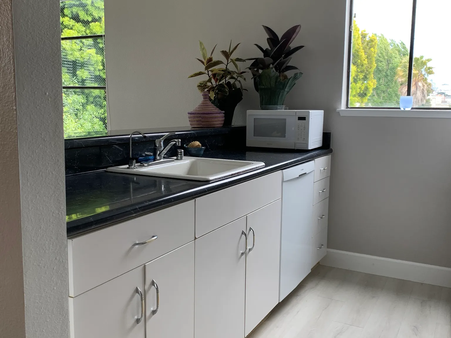 190 Cervantes Blvd — Photo 4