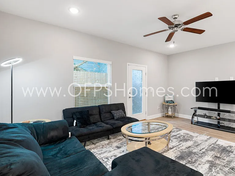 319 Carmel Dr #4 — Photo 13