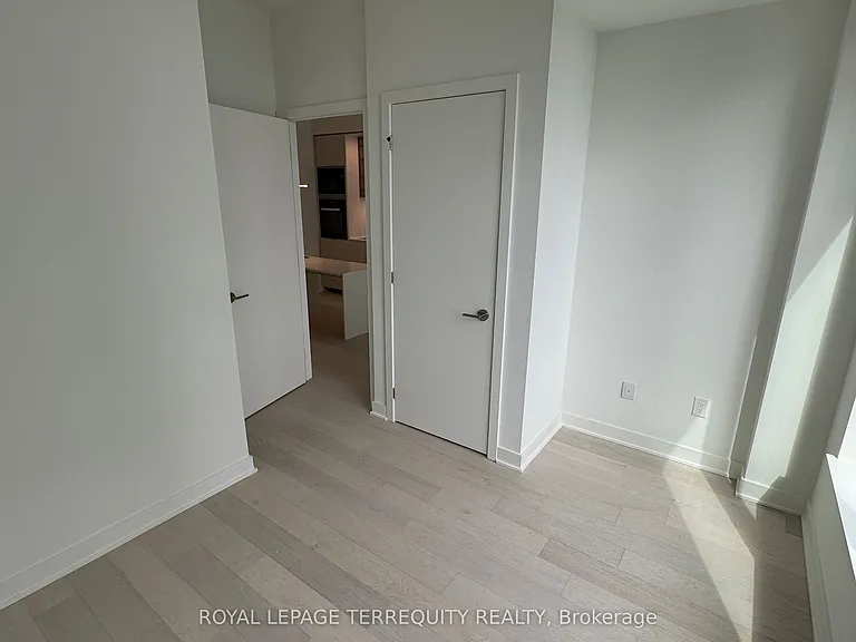 11 Yorkville Ave #4906 — Photo 13