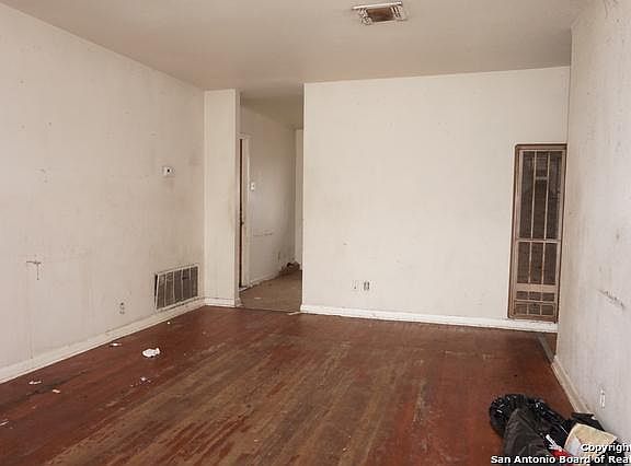 2nd image of 203 N Guilford Dr