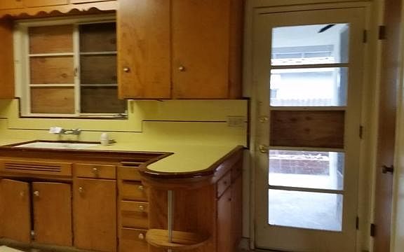 4th image of 2932 N Wolters Ave