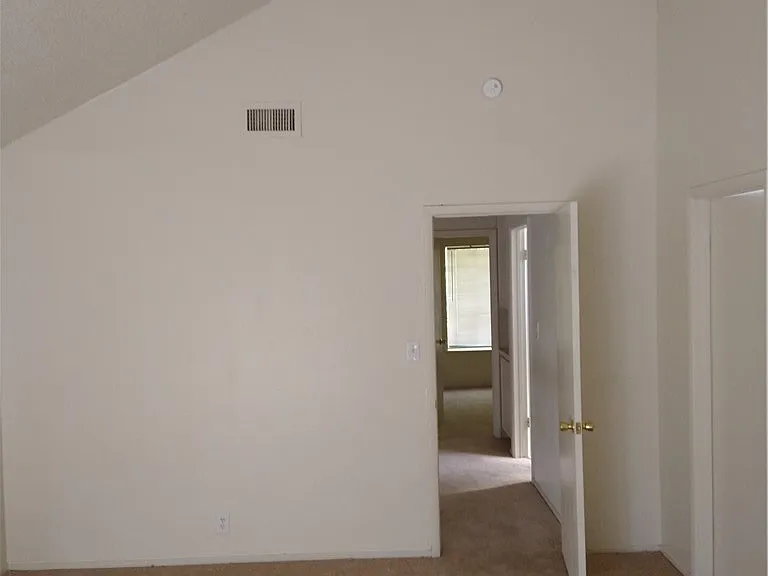 4760 Woodridge Rd — Photo 23