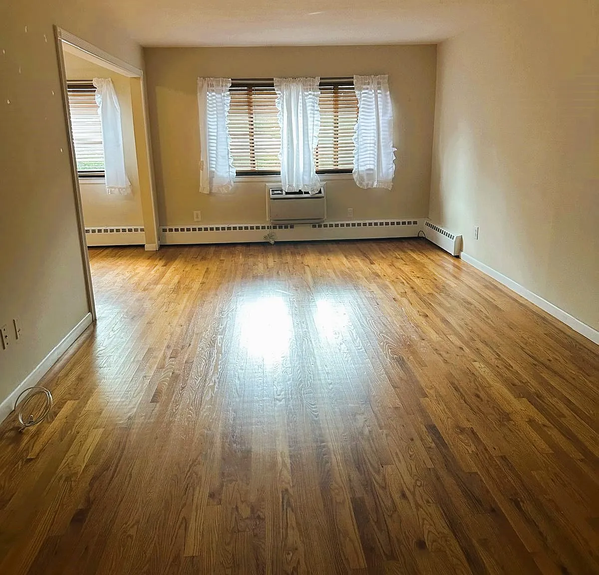 1 bed, 817 sqft, $2,400 — Photo 2