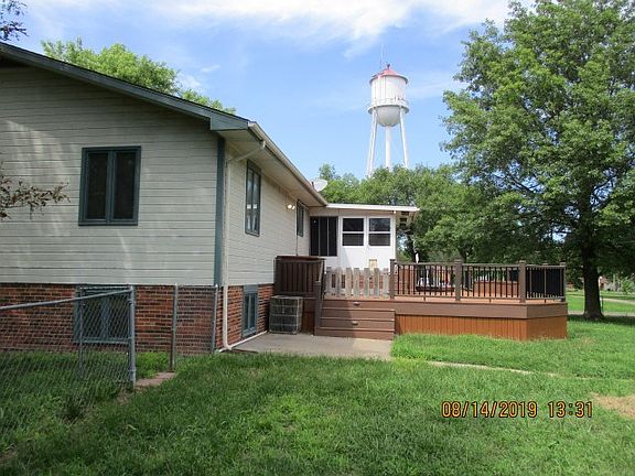 3rd image of 618 Logan St