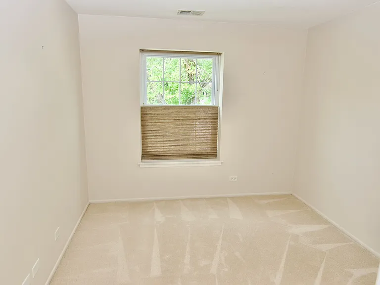 1047 Auburn Ln — Photo 15