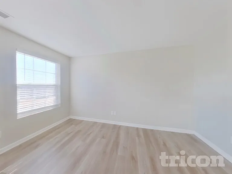 1836 Wendy Blvd — Photo 2