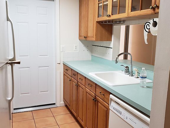 3rd image of 37 Sussex Pl #507