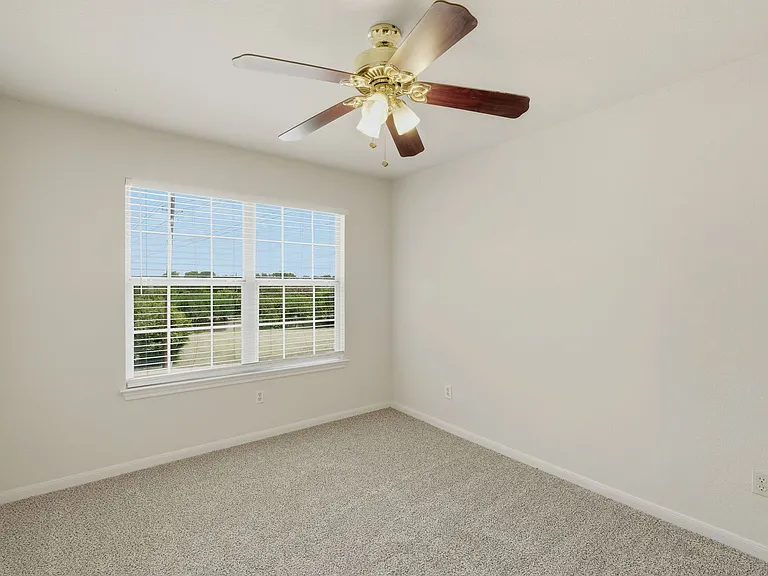 2033 Creole Dr — Photo 9