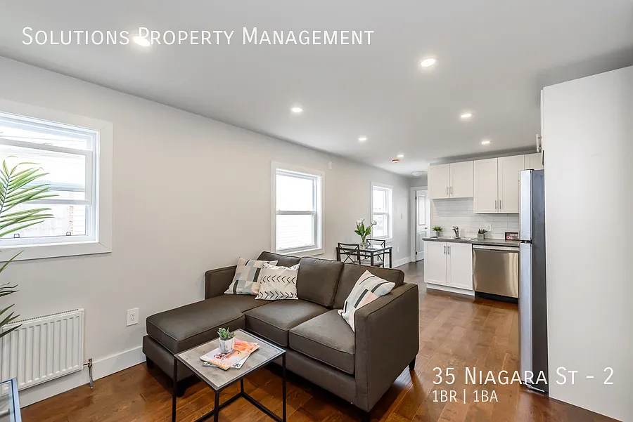 35 Niagara St #2 photo 1
