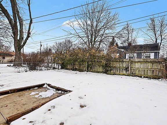5th image of 270 Helmar Ct