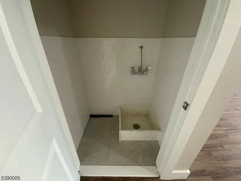 Studio, $2,200 — Photo 2