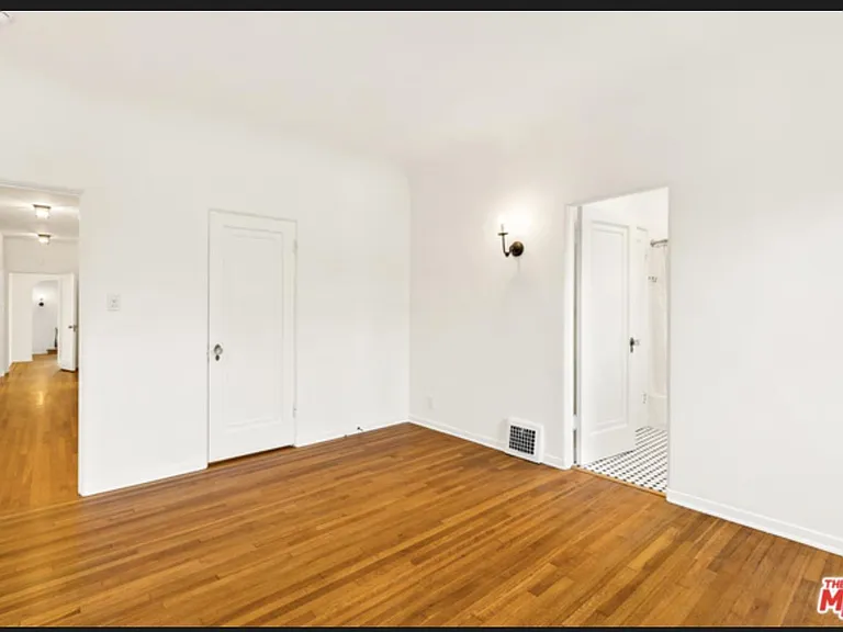 3rd bedroom -Light and bright thru out