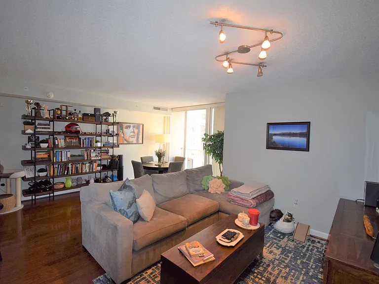 880 N Pollard St #824 — Photo 3