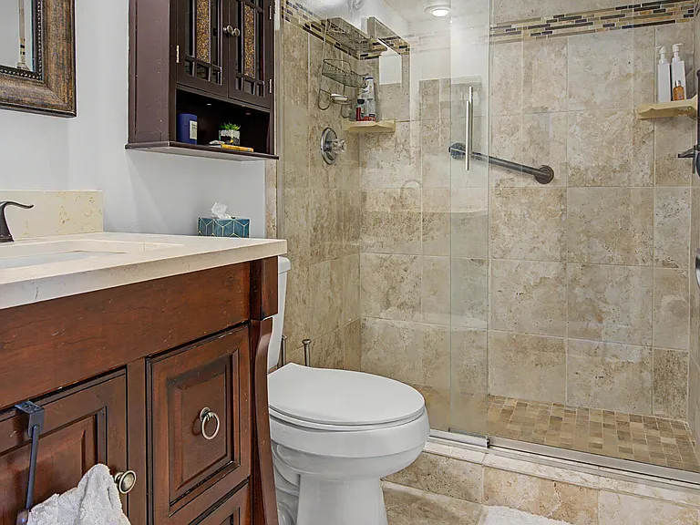 3930 Oaks Clubhouse Dr #304 — Photo 21