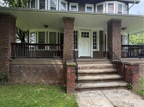 3217 Sycamore Rd, Cleveland Heights, OH 44118