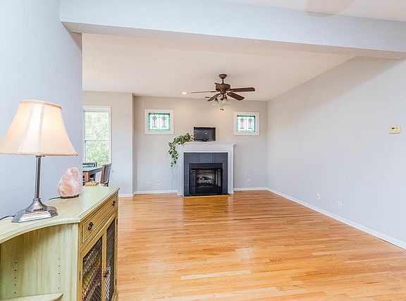 4th image of 4869 N Rockwell St #1-4