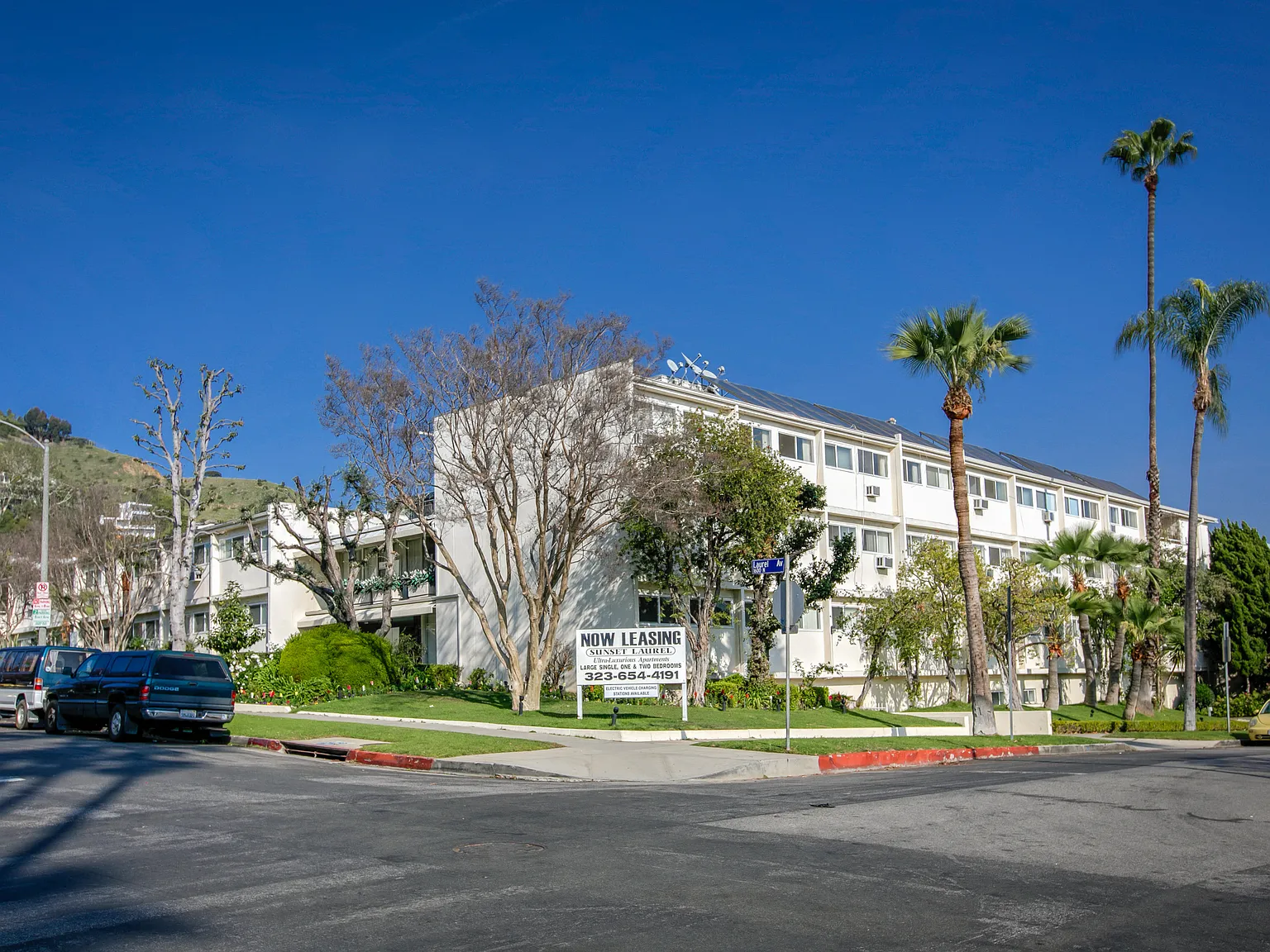 Sunset Laurel Towers — Photo 2
