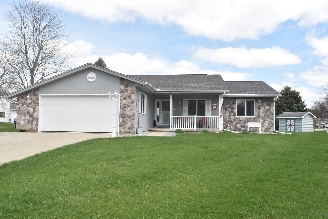 806 Cheyenne Cir Watertown WI 53094 Zillow